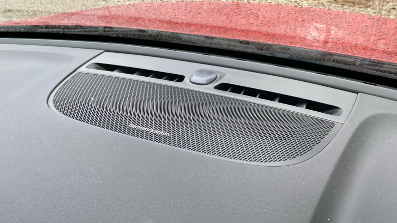 Volvo XC40 2.0 B4P Ultra Dark 5dr Auto Petrol Estate